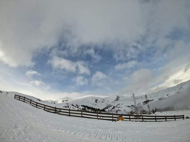 שלג על אתר הסקי Popova Shapka